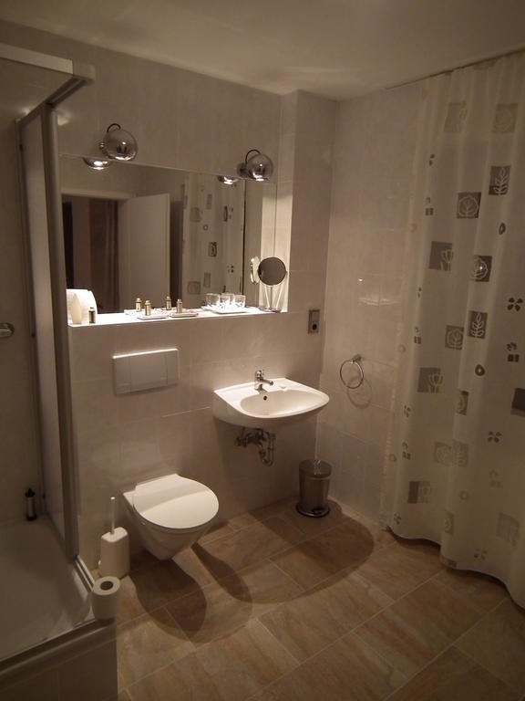 Hotel Cafe Del Maar Schalkenmehren Pokoj fotografie